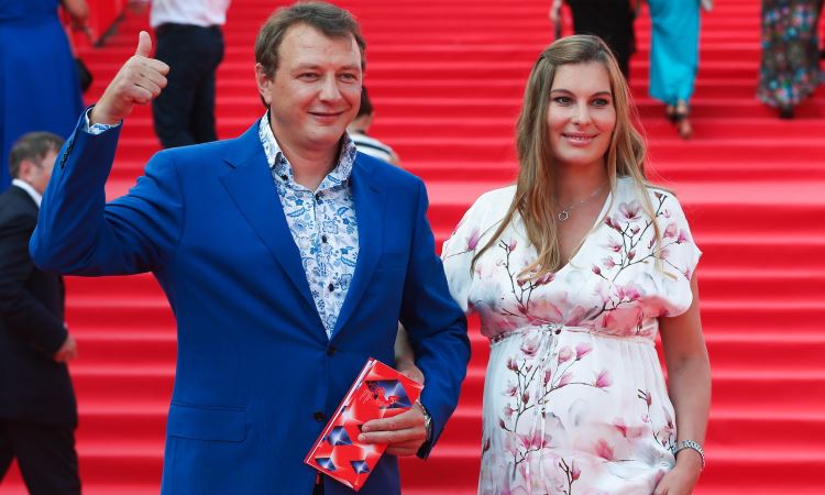 Ведущий Битвы экстрасенсов